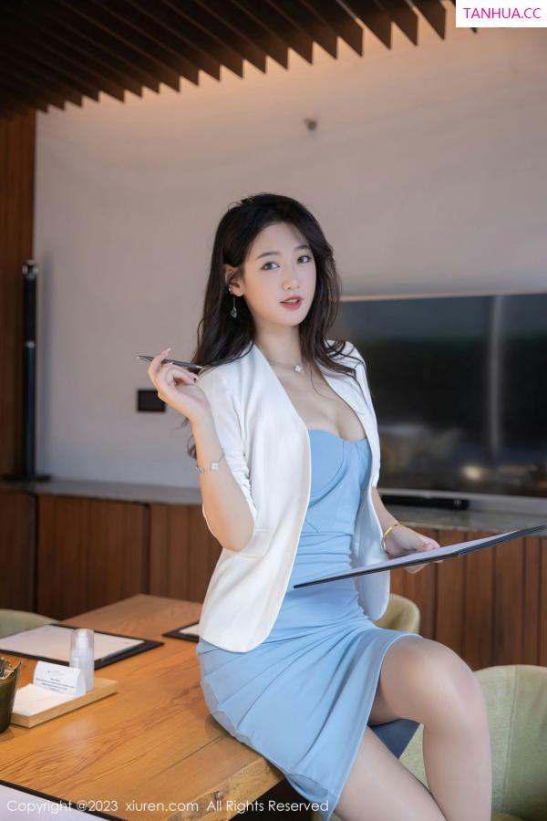 唐安琪  [XiuRen]高清写真图 2023.03.06 No.6368 唐安琪 短裙美腿第5张图片